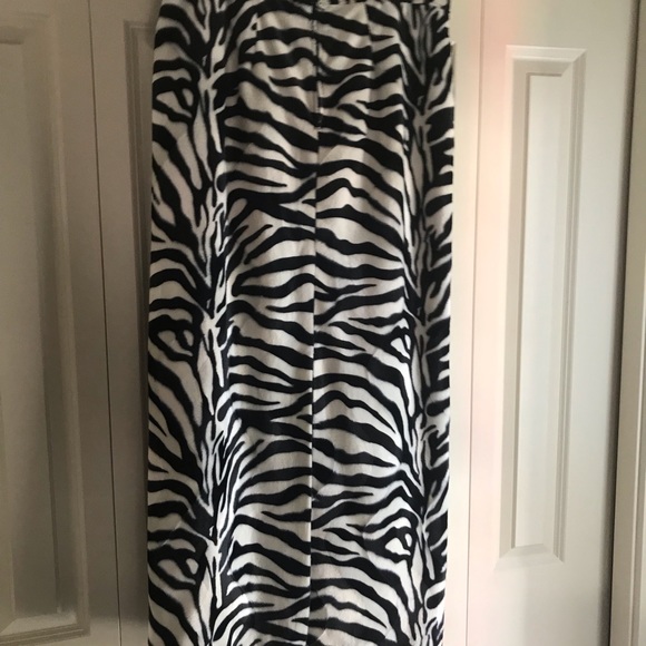 Zebra faix fur with zebra silk lining. Size XL. - Picture 3 of 5